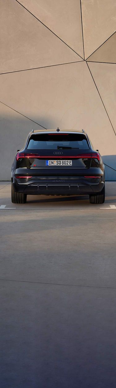 Rear view Audi SQ8 e-tron